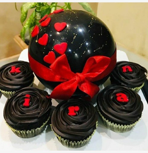Choco Truffle Full Round Pinata Cake ( With Cupcakes )